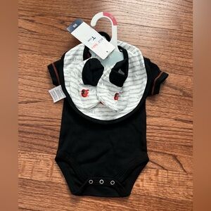 NWT Newborn Orioles Black Orange and White Baby Bodysuit Booties and Bib Set